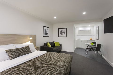 Hamilton Lonsdale Motel - Redcliffe Tourism 1