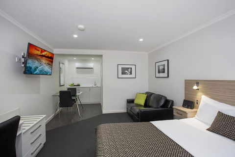 Hamilton Lonsdale Motel - Redcliffe Tourism 0
