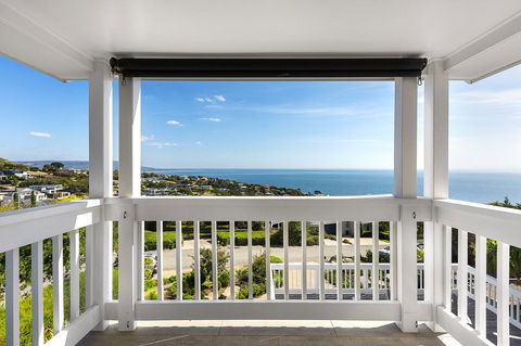 Hampton's Retreat Family Friendly, Water Views, Close To Beach With Heated Pool - Redcliffe Tourism 2