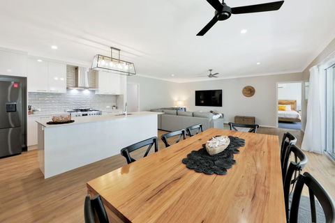 Hamptons @ The Point - Redcliffe Tourism 0