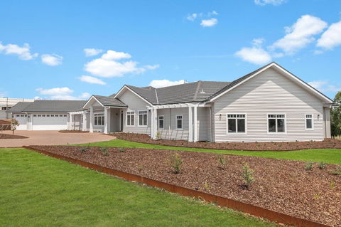 Hamptons On Figtree - Redcliffe Tourism 3