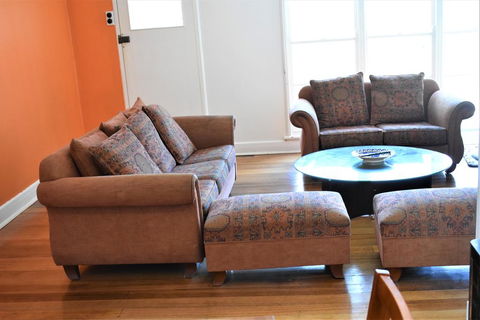 Happy Cozy House For Holidays, Beach, BBQ, Pet Friendly 35kms From CBD In Country Life Style !!! - Redcliffe Tourism 3