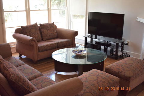 Happy Cozy House For Holidays, Beach, BBQ, Pet Friendly 35kms From CBD In Country Life Style !!! - Redcliffe Tourism 2
