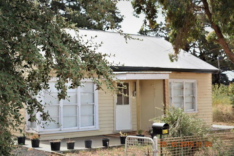 Happy Cozy House For Holidays, Beach, BBQ, Pet Friendly 35kms From CBD In Country Life Style !!! - Redcliffe Tourism 0