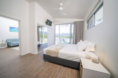 Harbour Cove - Redcliffe Tourism 1