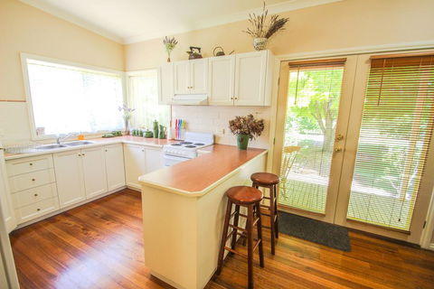 Harrietville Cottage - Redcliffe Tourism 1