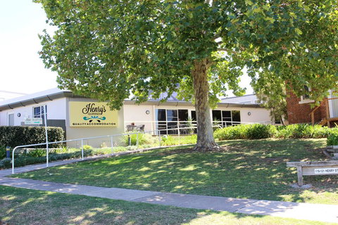 Henry's Quirindi - Redcliffe Tourism 3