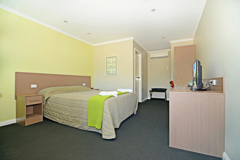 Heritage Hotel - Redcliffe Tourism 1