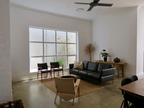Heritage Luxury 3BR Cottage On Halifax - Redcliffe Tourism 2