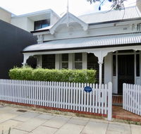 Heritage Luxury 3BR Cottage on Halifax - Redcliffe Tourism