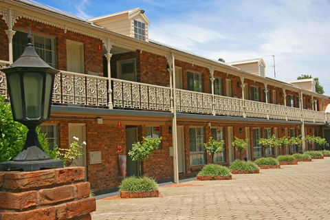 Hermitage Motor Inn - Redcliffe Tourism 2