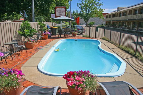 Hermitage Motor Inn - Redcliffe Tourism 3