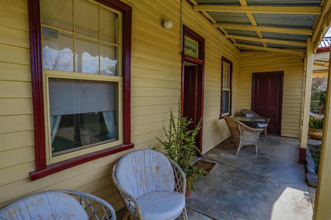 Herrins Lane Cottage - Redcliffe Tourism 3