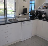 Hidden Grove Retreat - Redcliffe Tourism