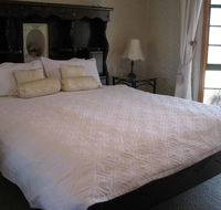 Hill Top Country Guest House - Redcliffe Tourism