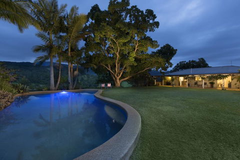 Hillcrest Mountain View Retreat - Redcliffe Tourism 1