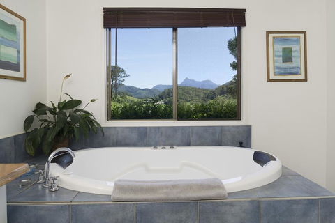 Hillcrest Mountain View Retreat - Redcliffe Tourism 2