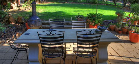 Hillview Oak B&B - Redcliffe Tourism 1