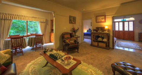 Hillview Oak B&B - Redcliffe Tourism 0