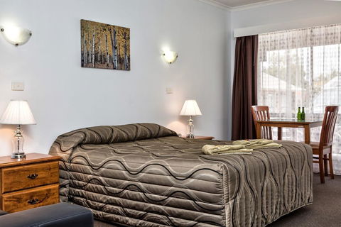 Holbrook Town Centre Motor Inn - Redcliffe Tourism 2
