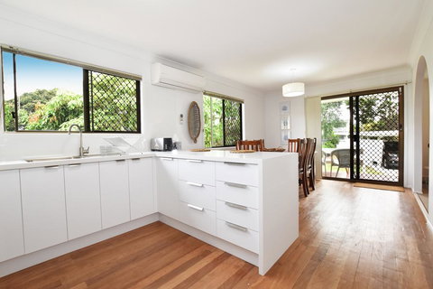 Holiday House - Redcliffe Tourism 1