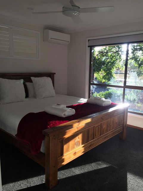 Holly House BnB - Redcliffe Tourism 0