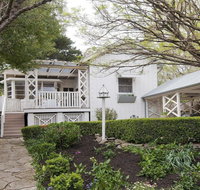 Hollyoak Cottage - delightful ducks and doileys - Redcliffe Tourism