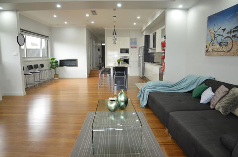 Home Away From Home Newly Built And Spacious - Redcliffe Tourism 0