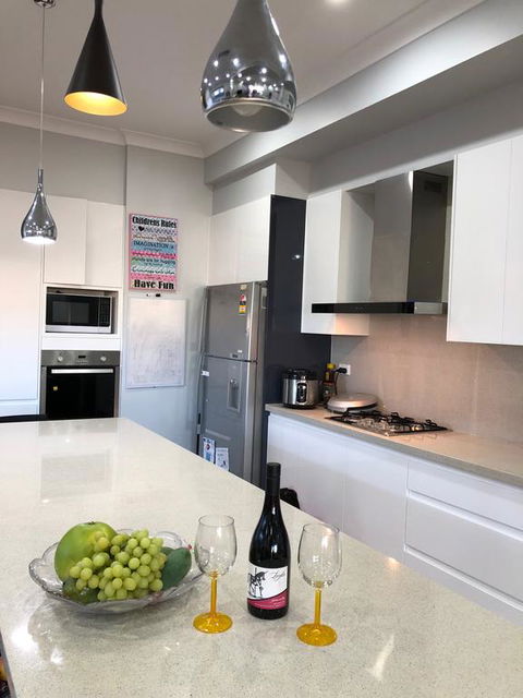 Home Away From Home Newly Built And Spacious - Redcliffe Tourism 2