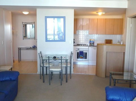Homebush Bay Self-Contained Modern Two-Bedroom Apartments (BEN) - Redcliffe Tourism 3