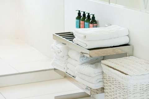 HomeHotel-New And Walking To Shopping,Super Clean - Redcliffe Tourism 3