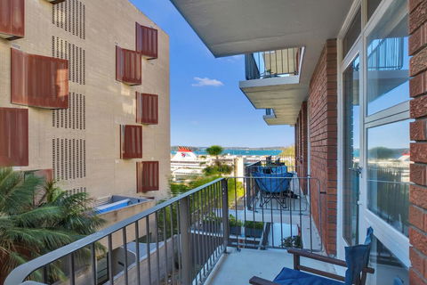 HomeHotel-Urban Retreat In Secure Boutique Block - Redcliffe Tourism 1