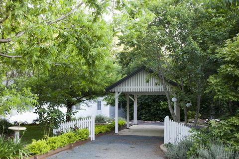 Homewood Cottages - Redcliffe Tourism 3