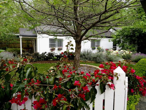 Homewood Cottages - Redcliffe Tourism 2