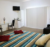 Honeybee - Country Accommodation - Redcliffe Tourism