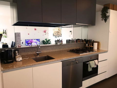 Italian Style Apartment - Redcliffe Tourism 3