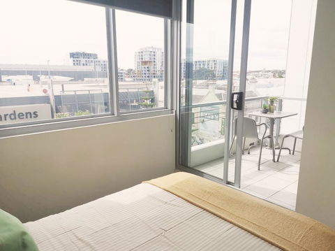Italian Style Apartment - Redcliffe Tourism 2