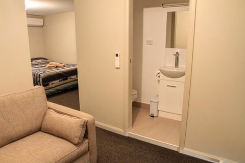 Ivanhoe Hotel Motel - Redcliffe Tourism 2