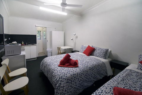 Jabiru Motel - Redcliffe Tourism 3