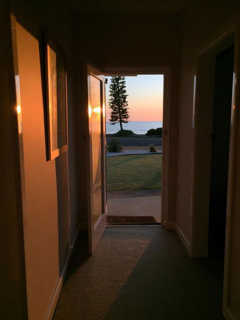 Jewel Of The South Beachside Holiday Rental - Redcliffe Tourism 2