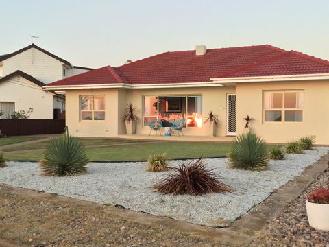 Jewel Of The South Beachside Holiday Rental - Redcliffe Tourism 0