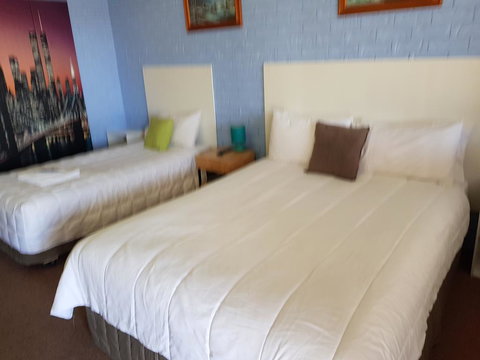 Jillaroo Motor Inn - Redcliffe Tourism 1
