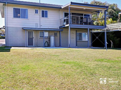 Jinalong 17 Pacific Street Family Home Great Views. - Redcliffe Tourism 3