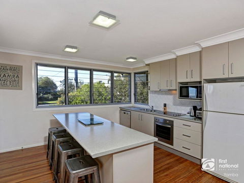 Jinalong 17 Pacific Street Family Home Great Views. - Redcliffe Tourism 1