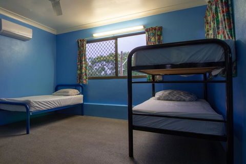 JJs Backpackers Hostel - Redcliffe Tourism 1