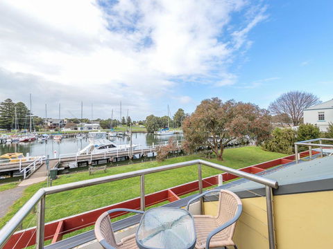 JOHANSSON'S PERCH No. 1 - Redcliffe Tourism 3