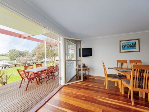 JOHANSSON'S PERCH No. 1 - Redcliffe Tourism 1