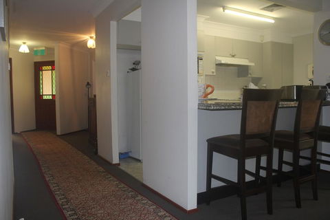 JOHN HUNTER B&B - Redcliffe Tourism 2