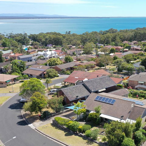 JUST-4-YOU! Amazing Sea Views, WIFI, Fullly Air-conditioned, King Bed - Redcliffe Tourism 3