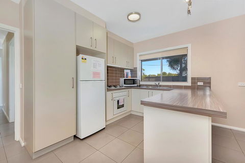 Kennedy Holiday Villas - Redcliffe Tourism 2